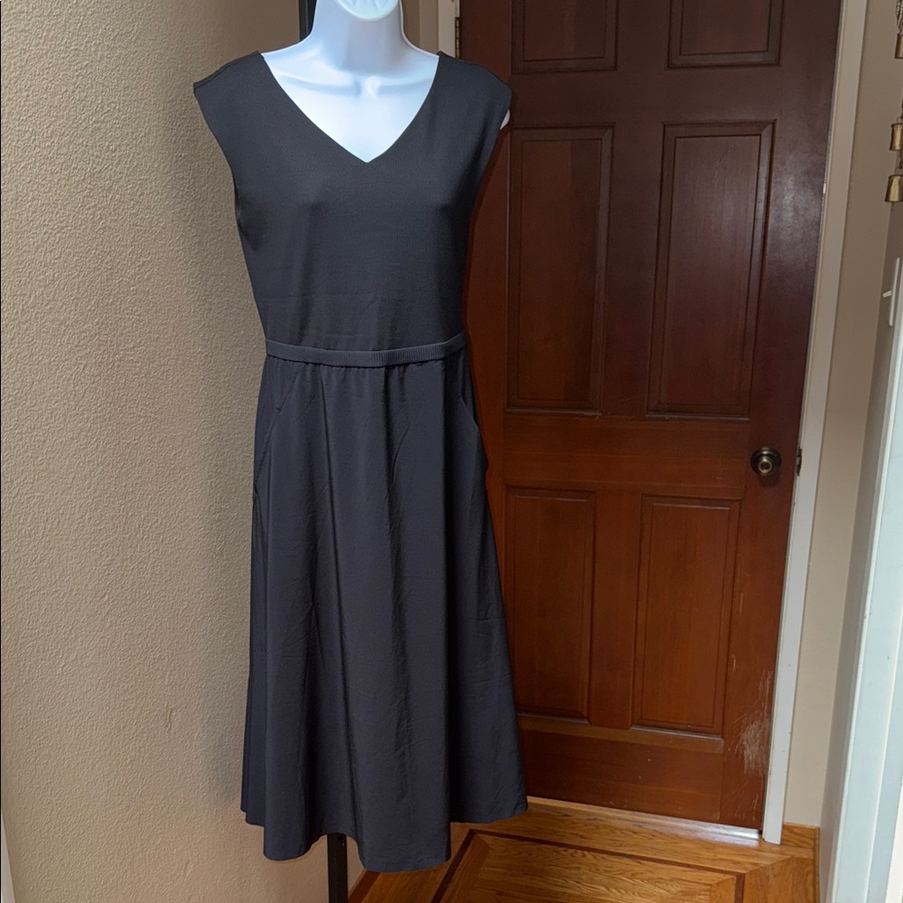 Athleta Ryder Open Back V-Neck Short Sleeves Midi Dress Black Women’s Size M/P